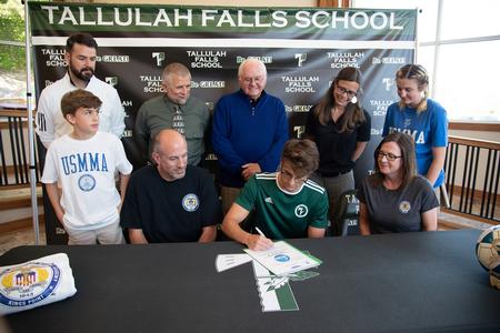 Soccer standout Max Farris signs with United States Merchant Marine Academy